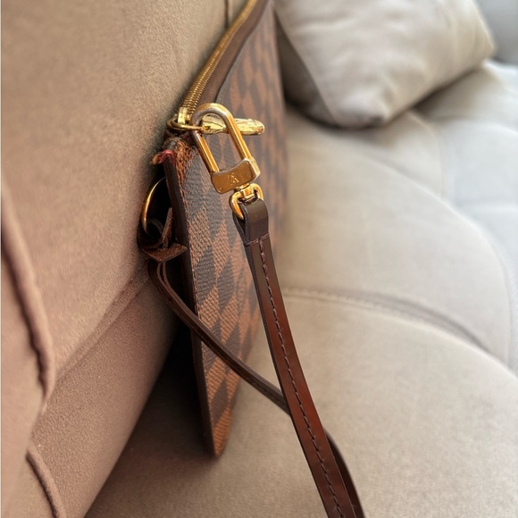 Louis Vuitton Brown Wallet with Iconic Checkered Design - Picture 5 of 12